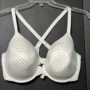 Victoria’s Secret Bra (42DD)